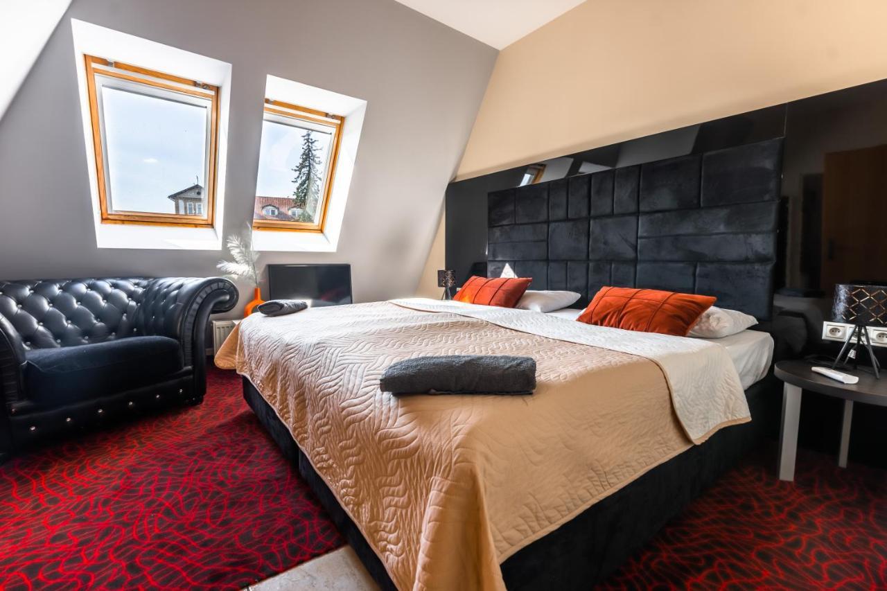 Lovely 4-Bedroom Flat In Historical Center With Stunning View Trenčín 外观 照片