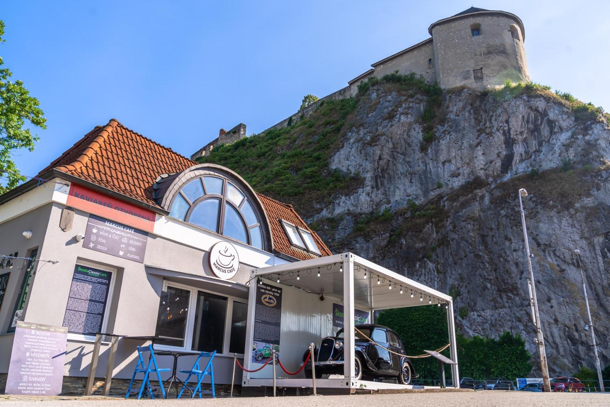 Lovely 4-Bedroom Flat In Historical Center With Stunning View Trenčín 外观 照片