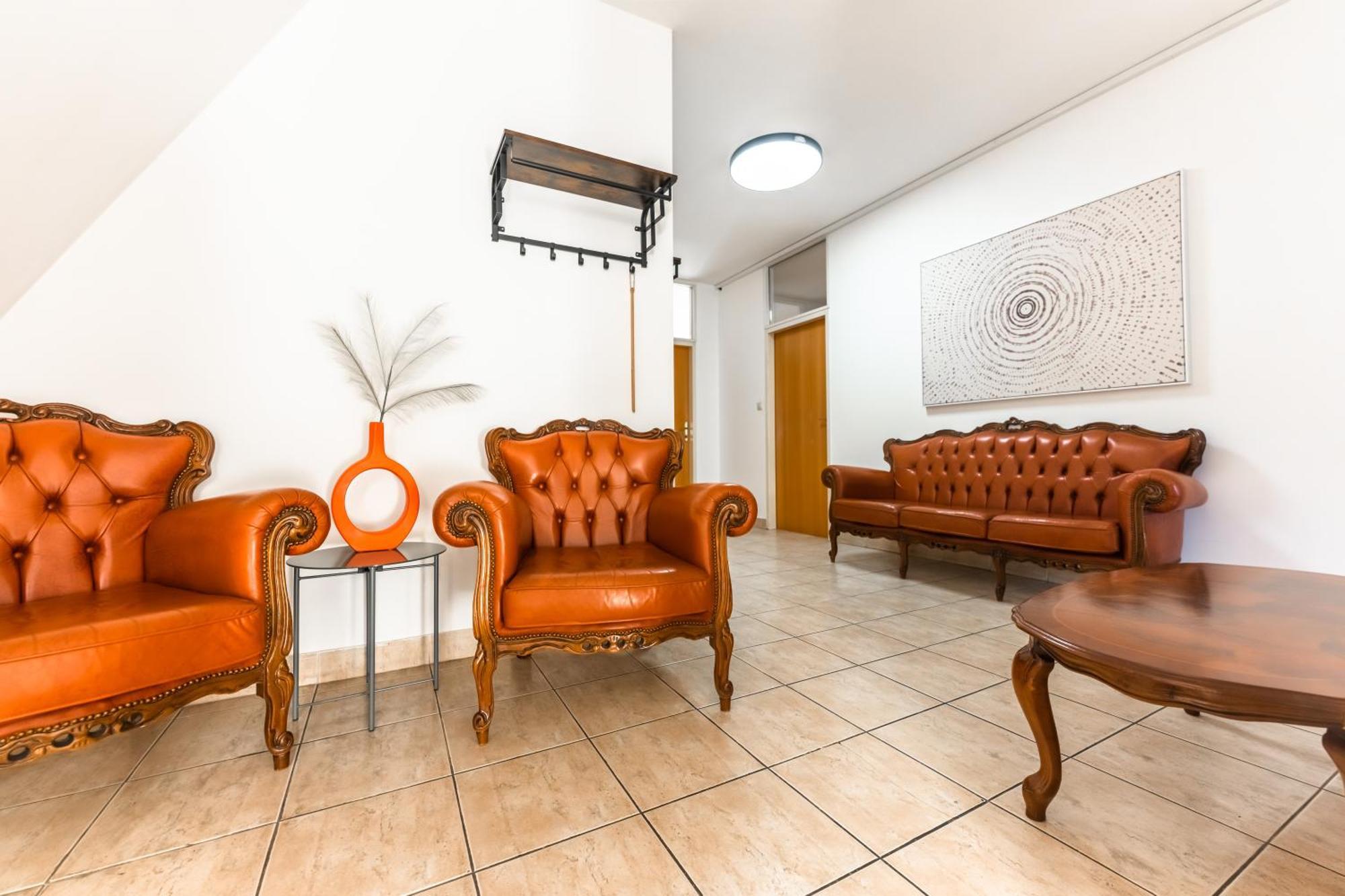 Lovely 4-Bedroom Flat In Historical Center With Stunning View Trenčín 外观 照片